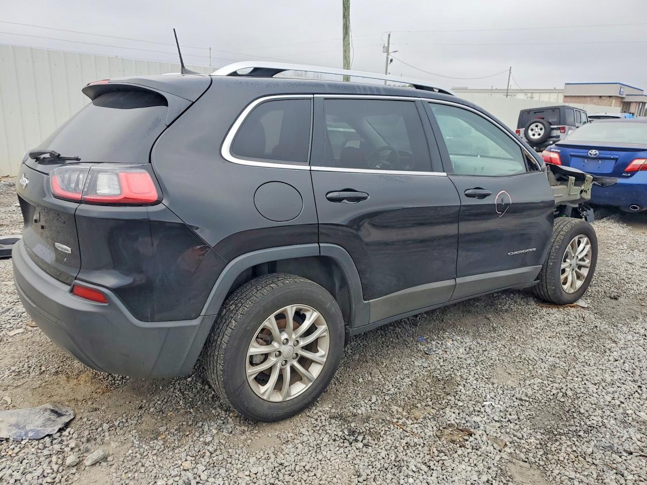 2019 Jeep Cherokee Latitude - Image 3