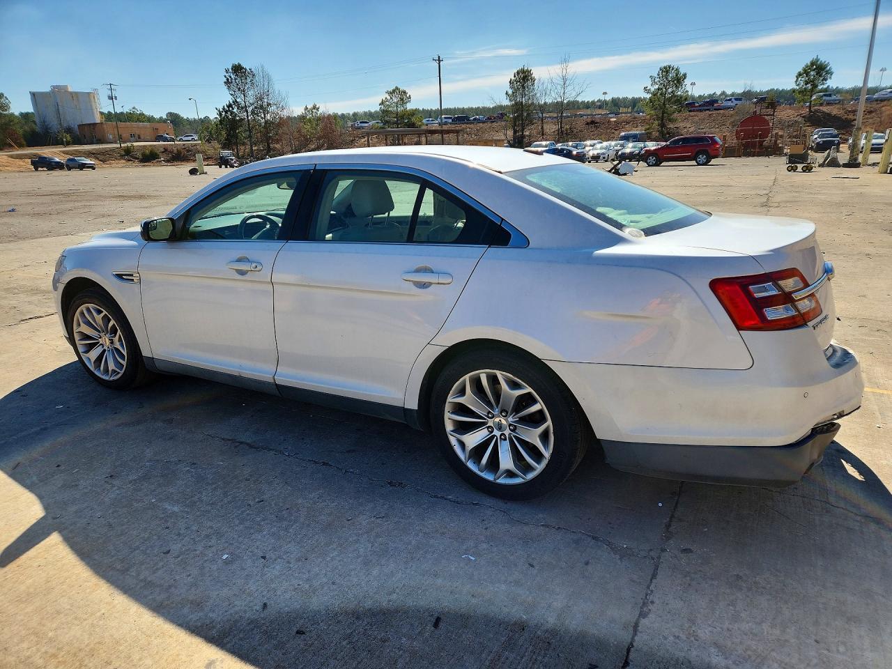 2015 Ford Taurus - Фото 2