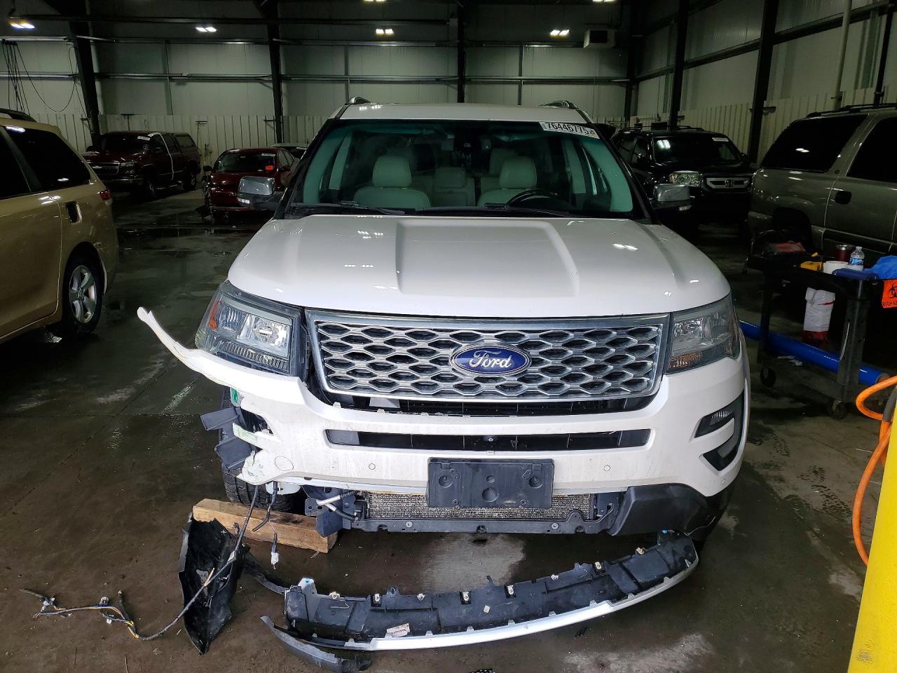 2017 Ford Explorer Platinum - Image 5