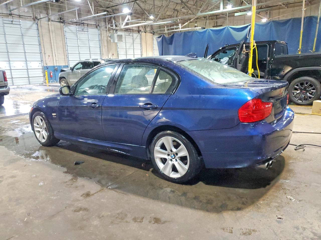 2011 BMW 328 Xi - Фото 2