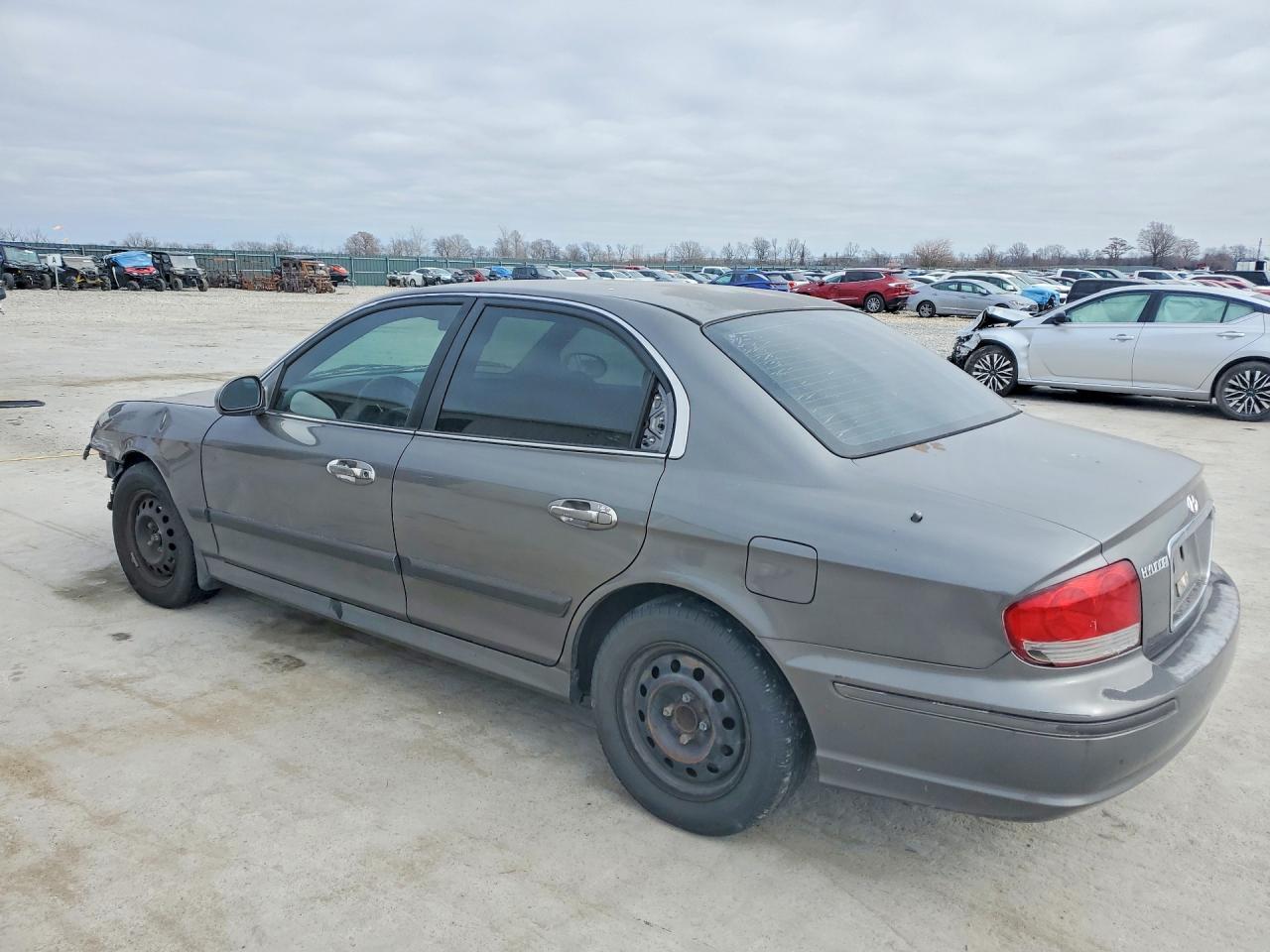 2002 Hyundai Sonata Base - Фото 2
