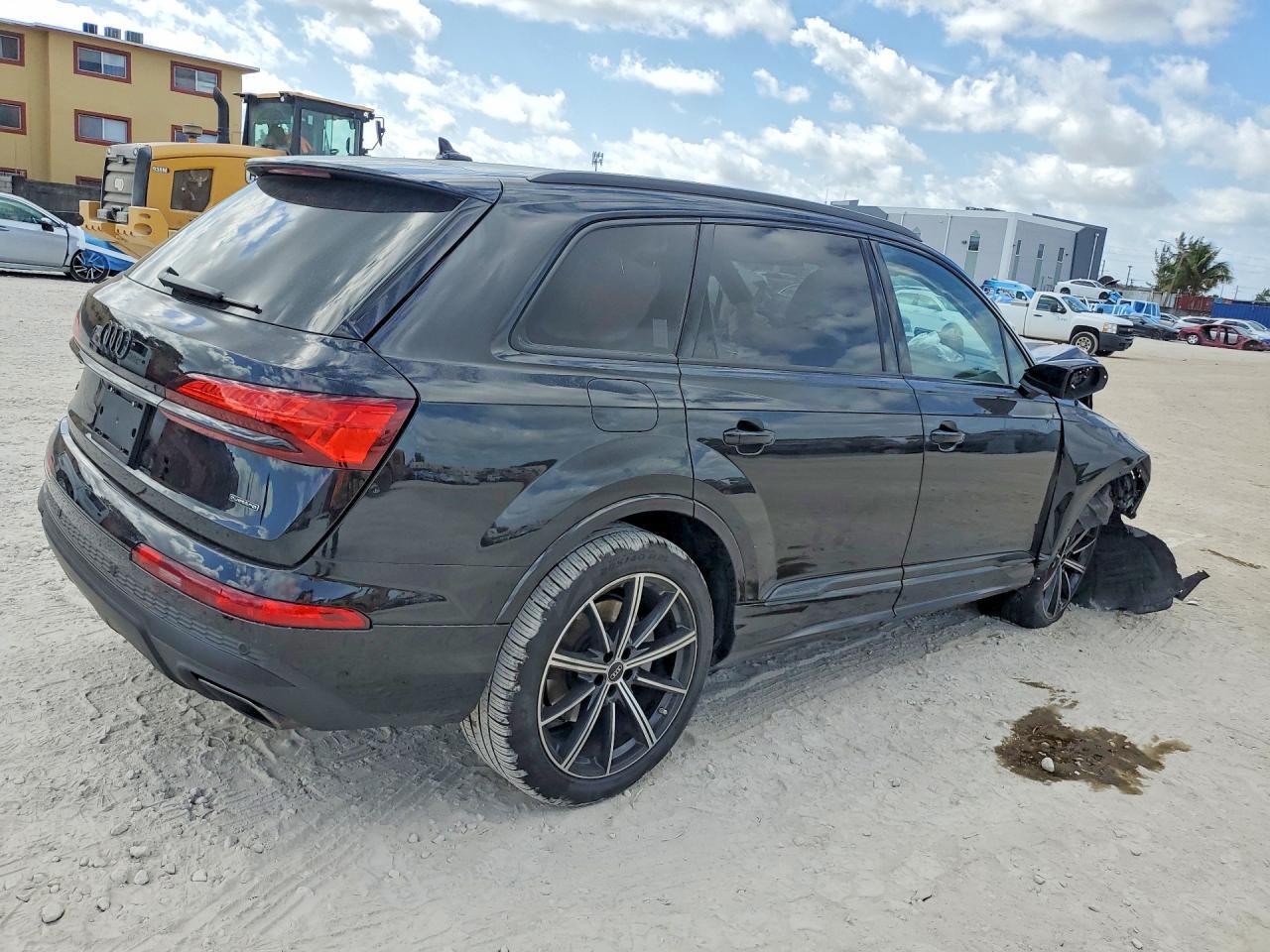 2025 Audi Q7 Premium Plus - Фото 3