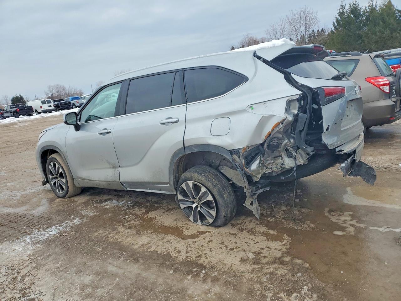 2023 Toyota Highlander L - Фото 2