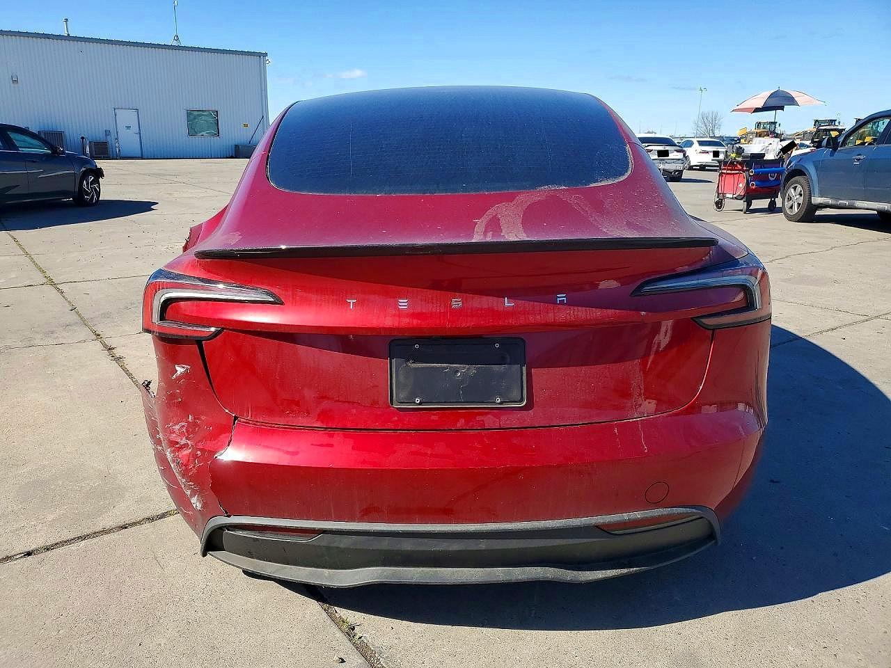 2025 Tesla Model 3 - Фото 6