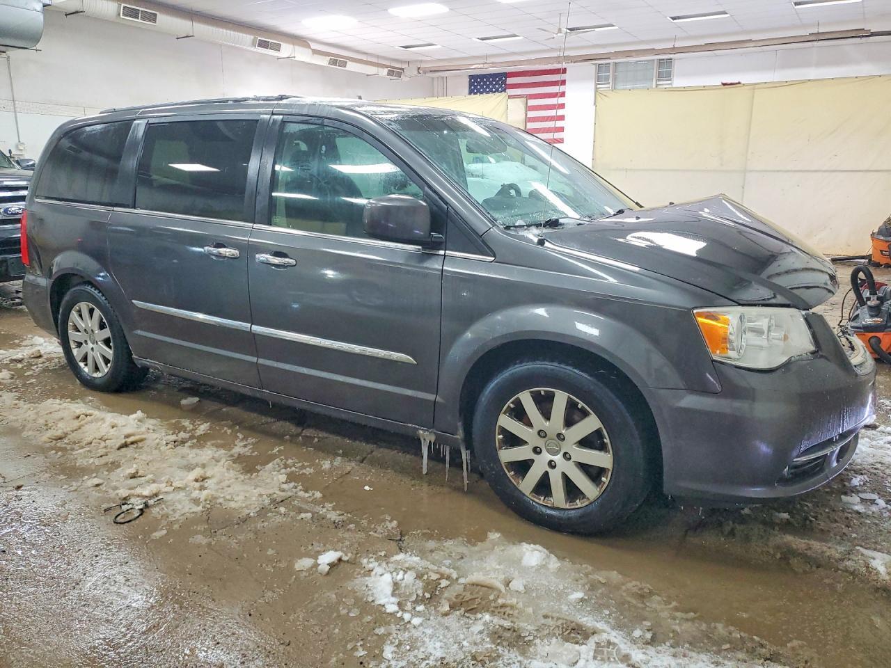 2015 Chrysler Town & Country Touring - Фото 4