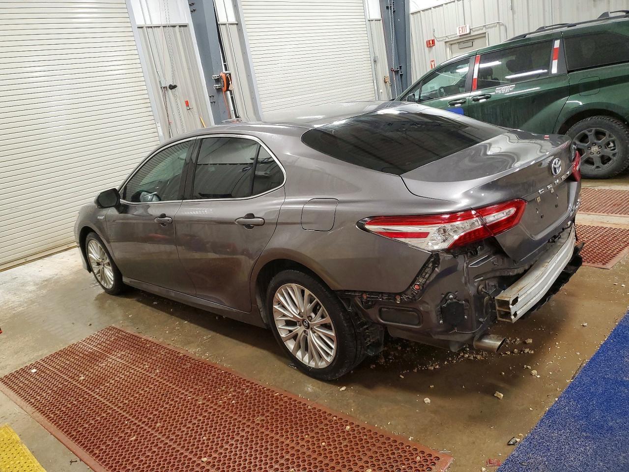 2018 Toyota Camry Hybrid - Фото 2