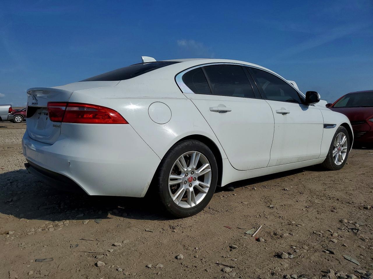 2018 Jaguar Xe Premium 20D Tdsl - Фото 3