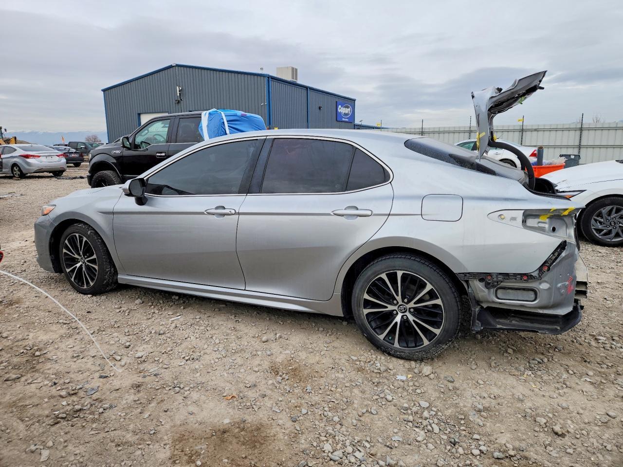2018 Toyota Camry Se - Image 2