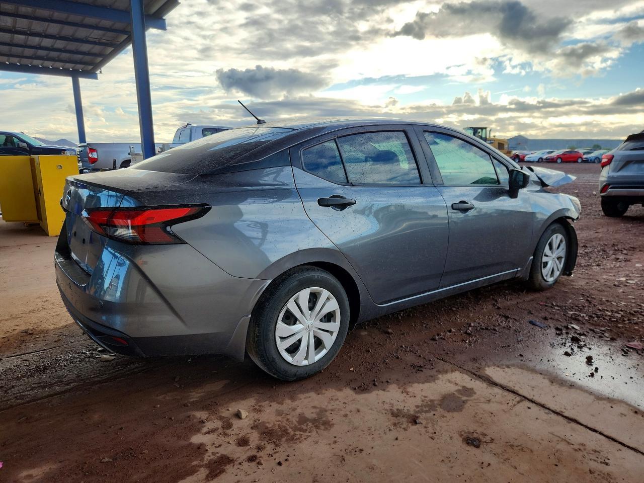 2020 Nissan Versa S - Фото 3