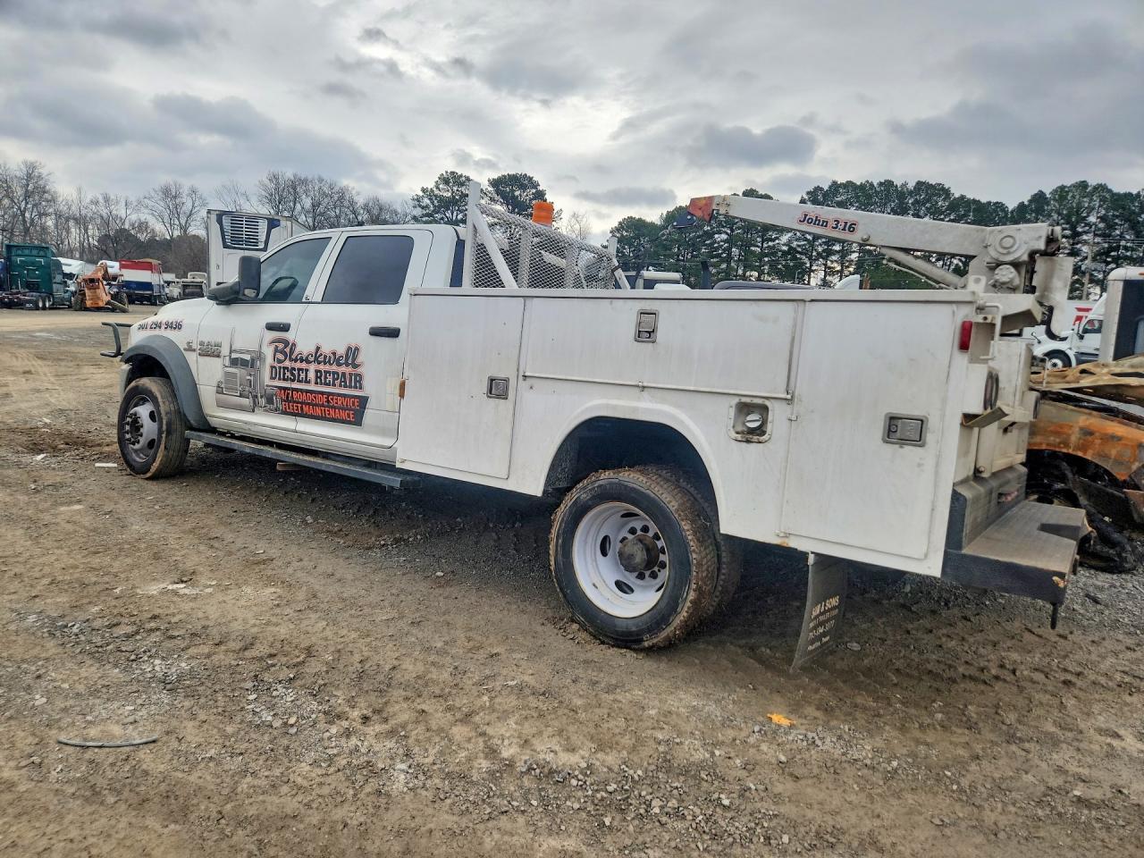 2016 Ram 4500 Utility / Service Truck - Image 2