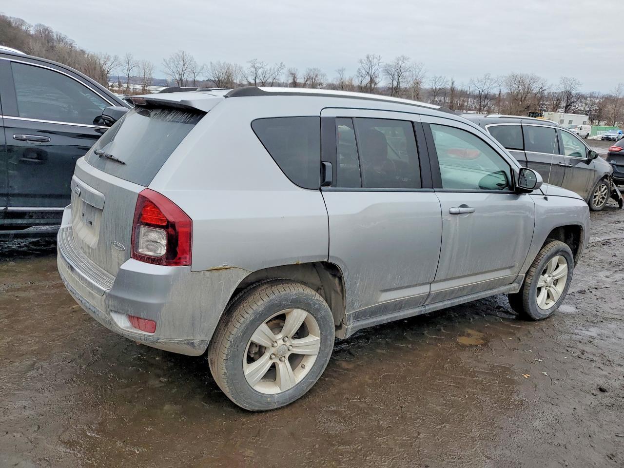 2015 Jeep Compass Latitude - Фото 3