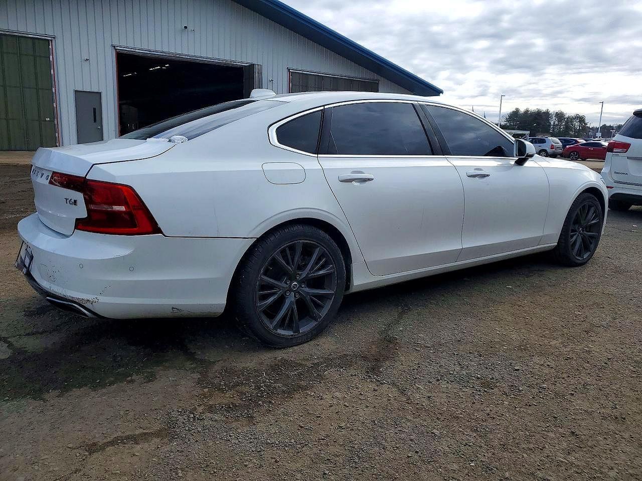 2018 Volvo S90 T6 Momentum - Фото 3
