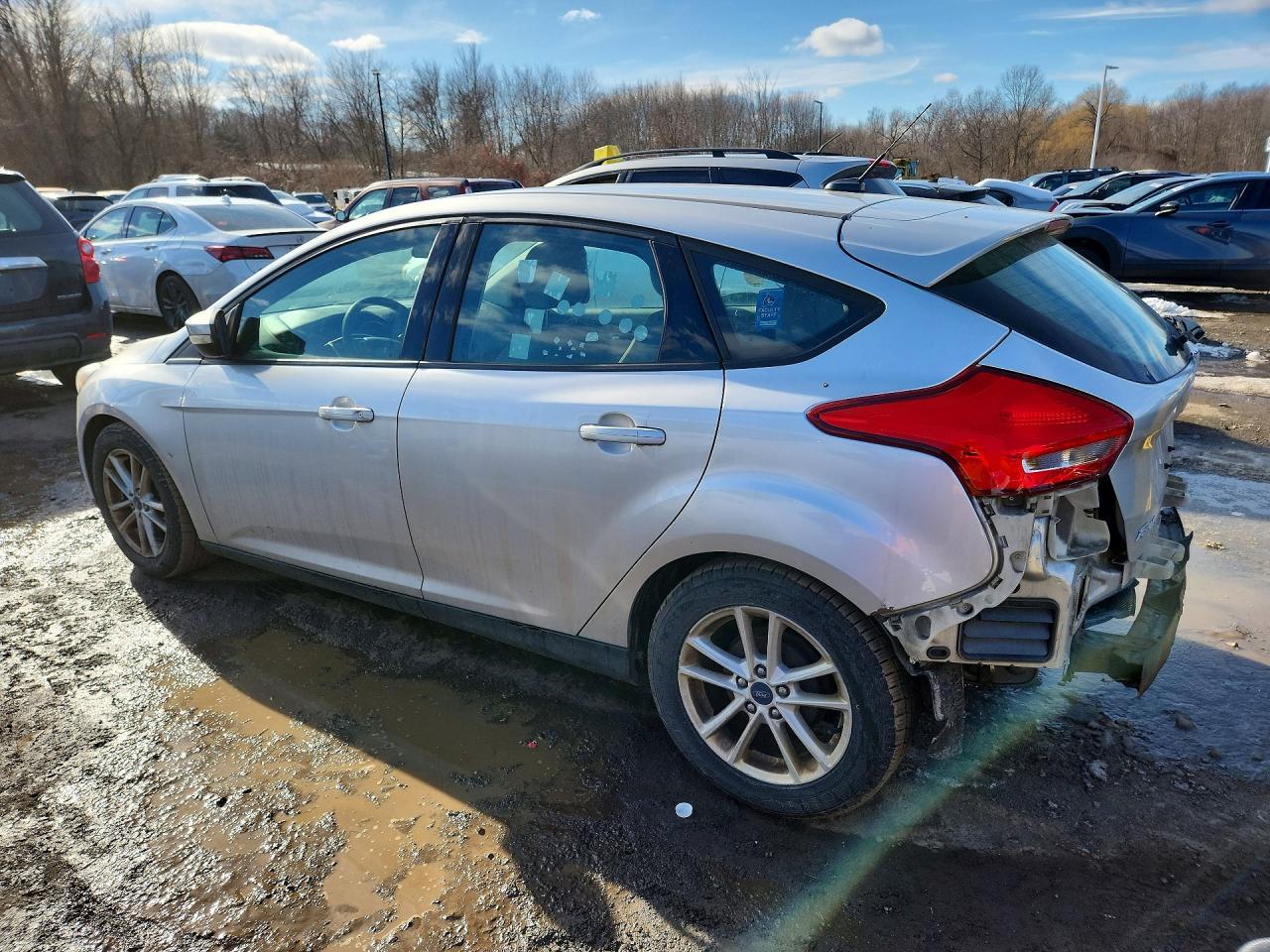 2017 Ford Focus Se - Image 2