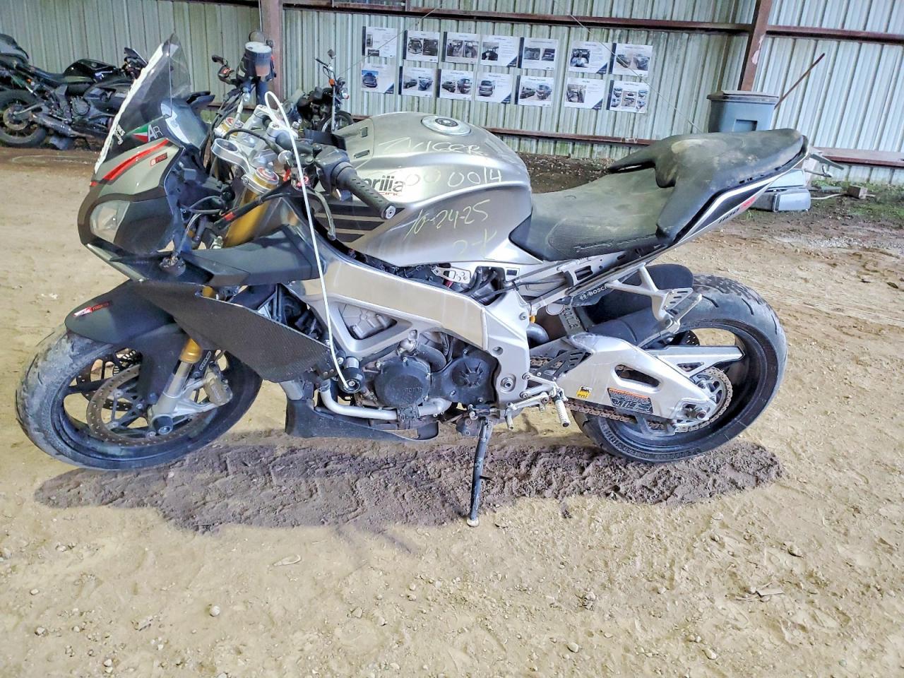 2016 Aprilia Tuono V4 1100 Rr - Фото 3