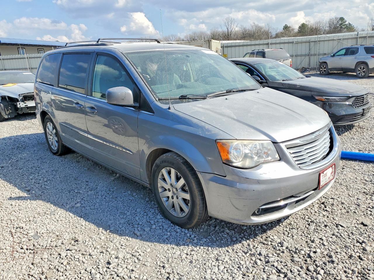 2014 Chrysler Town & Country Touring - Image 4