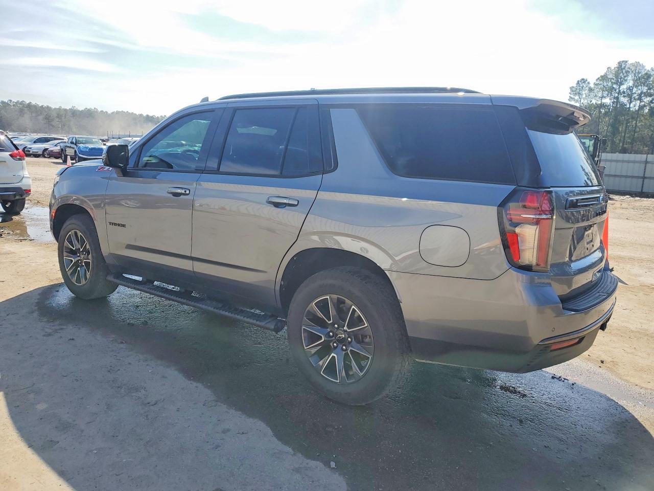2021 Chevrolet Tahoe K1500 Z71 - Фото 2