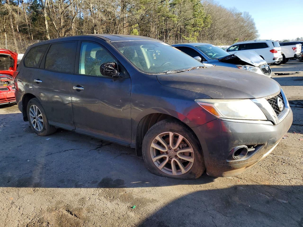2014 Nissan Pathfinder S - Image 4