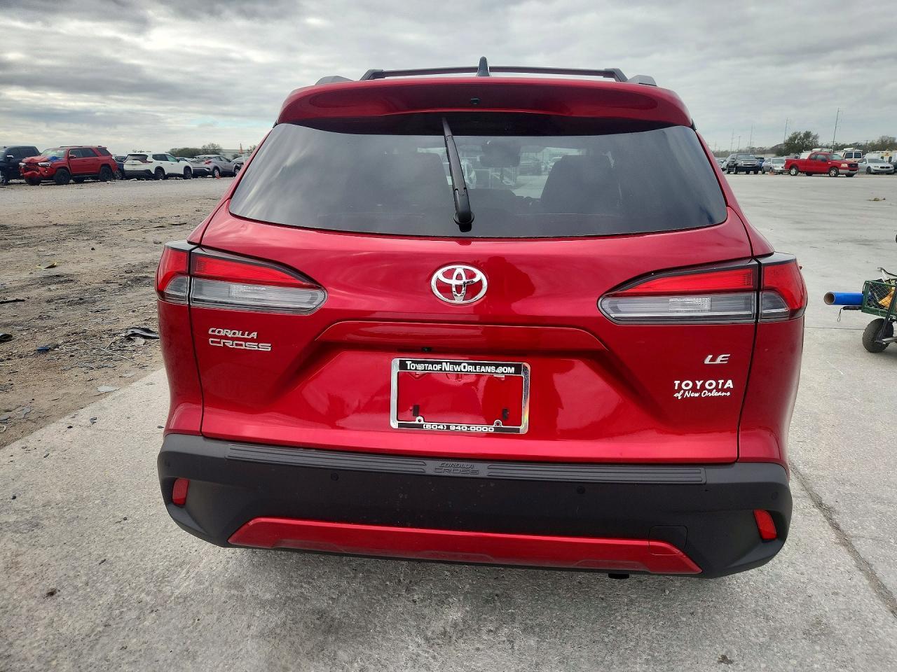 2025 Toyota Corolla Cross Xle - Image 6