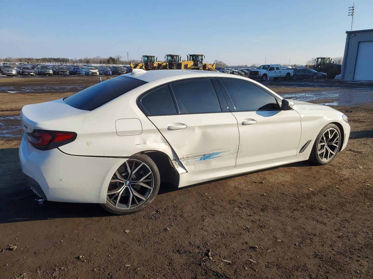 2021 BMW 530 Xi - Image 3