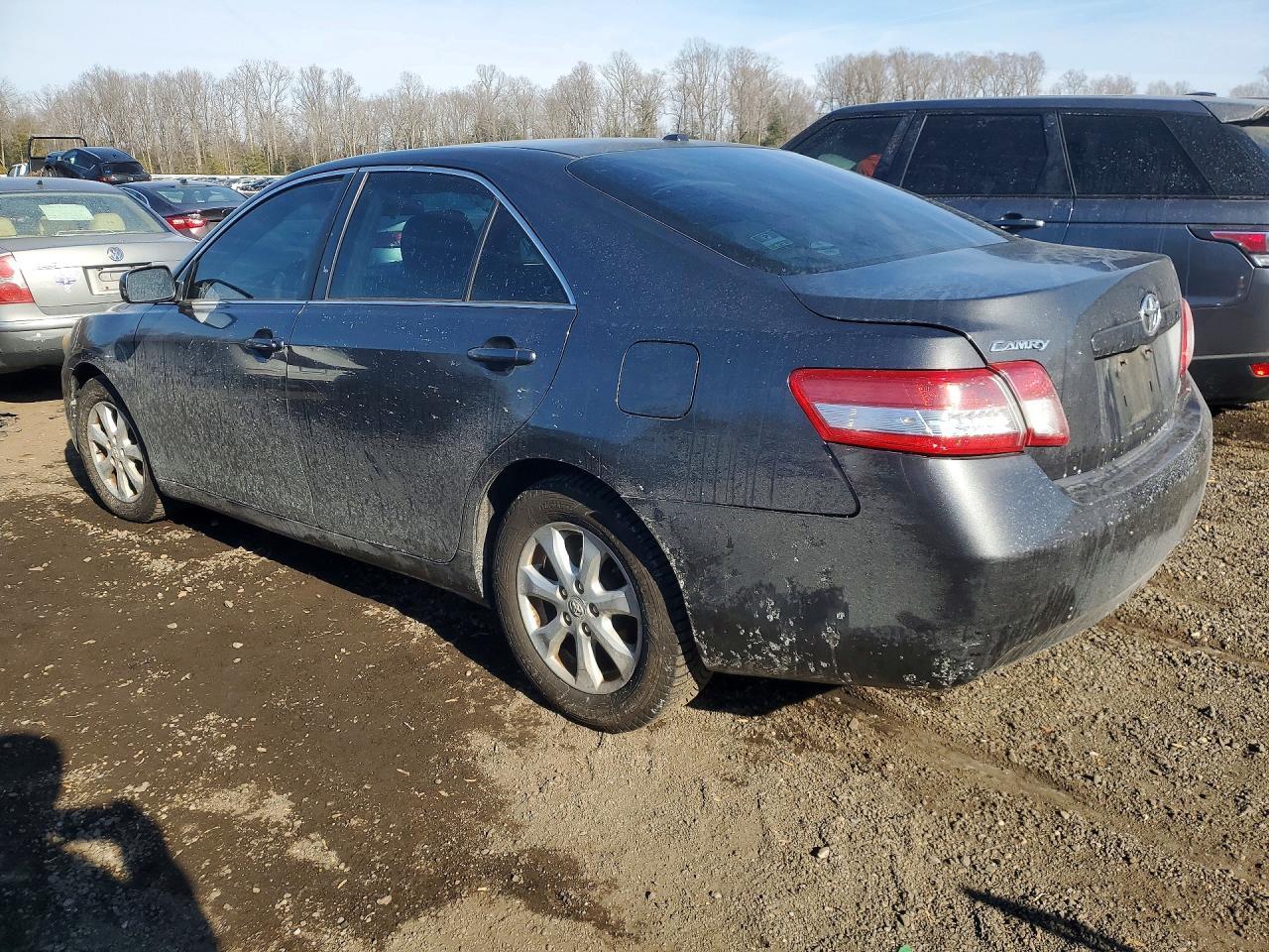 2011 Toyota Camry Base - Фото 2