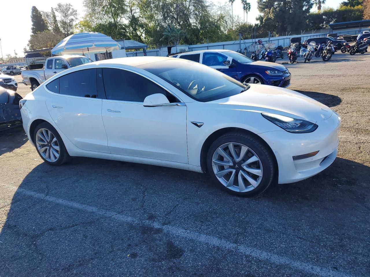 2019 Tesla Model 3 - Фото 4