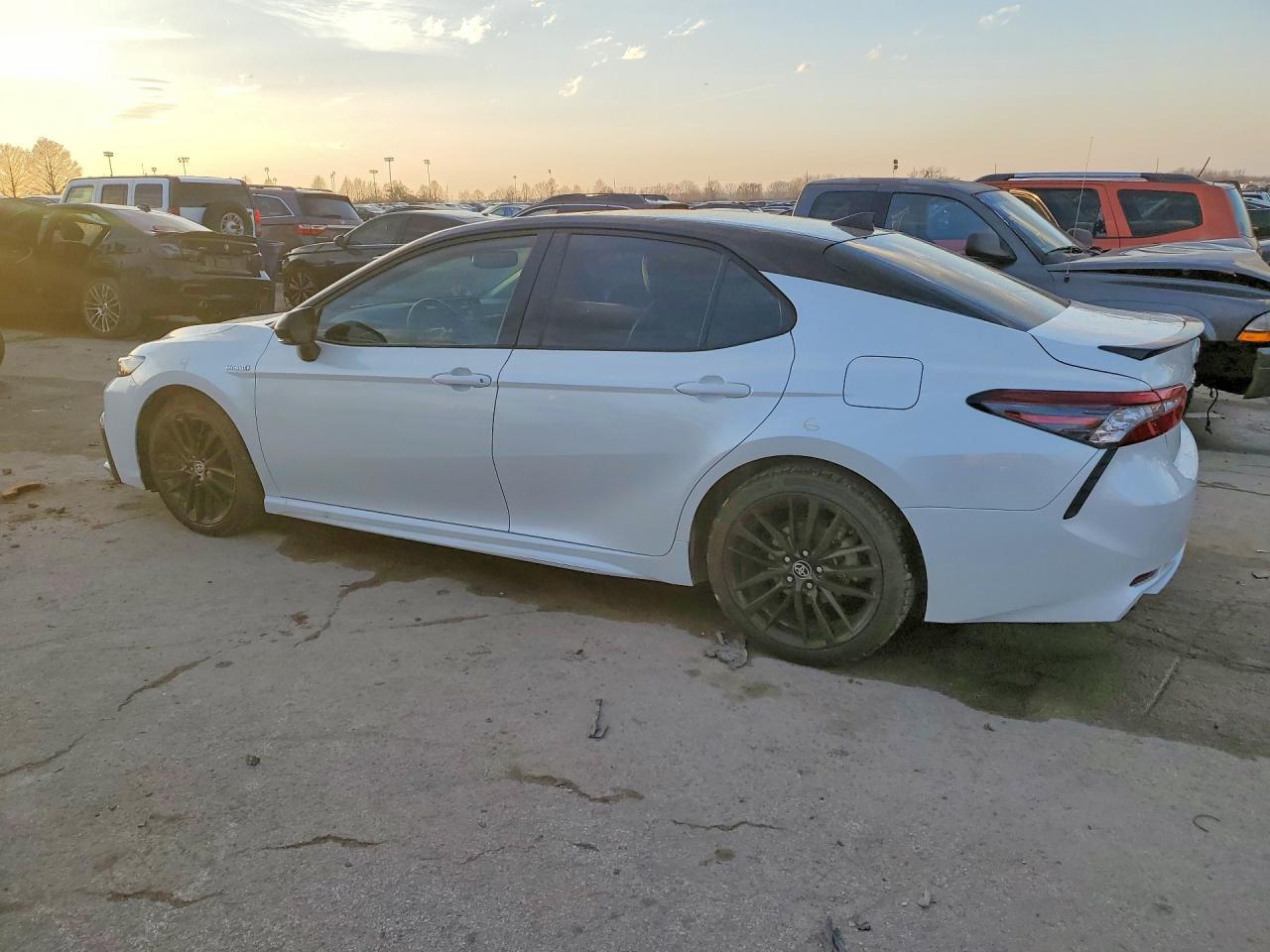 2021 Toyota Camry Xse - Фото 2