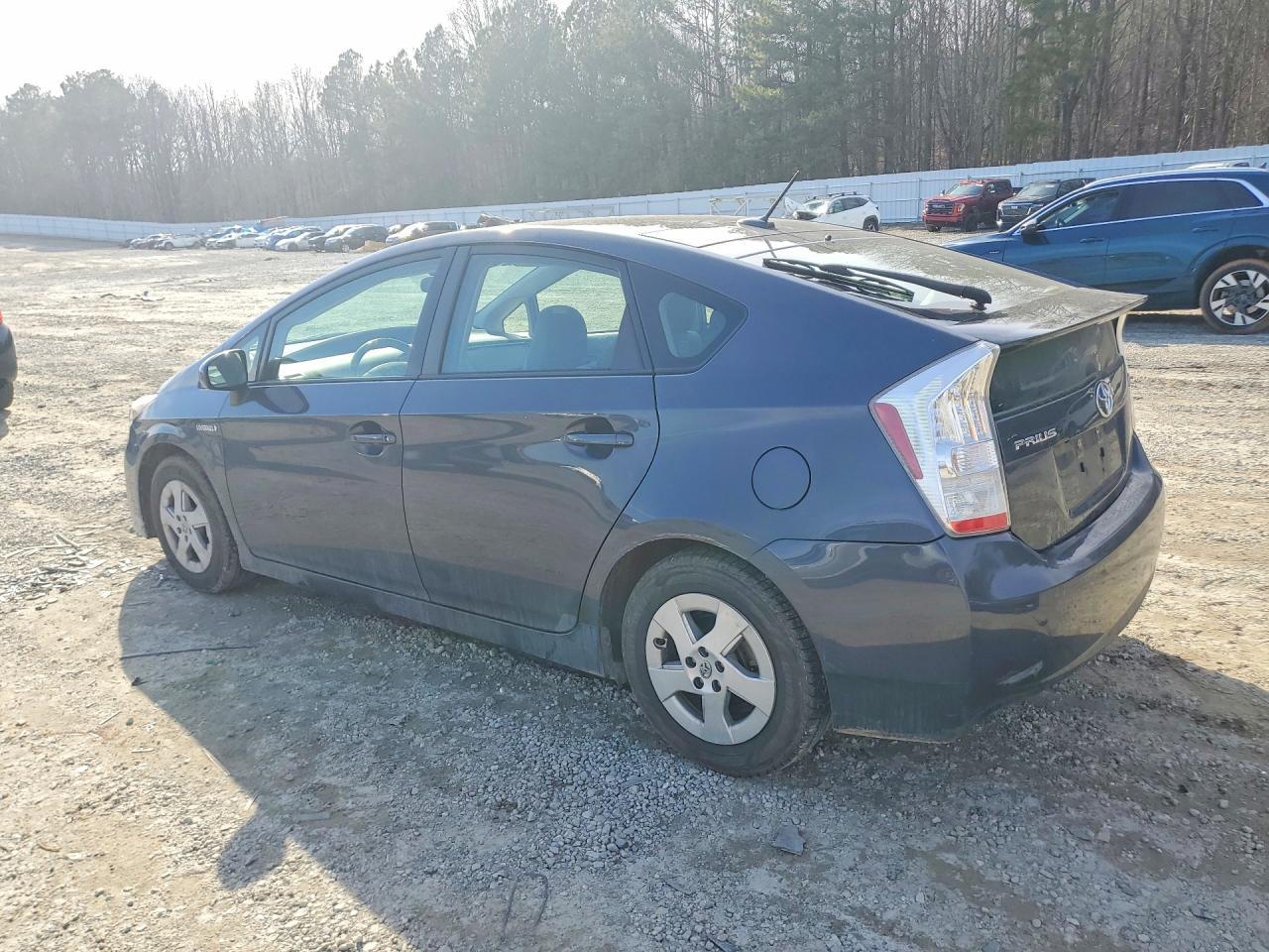 2011 Toyota Prius Iii - Image 2