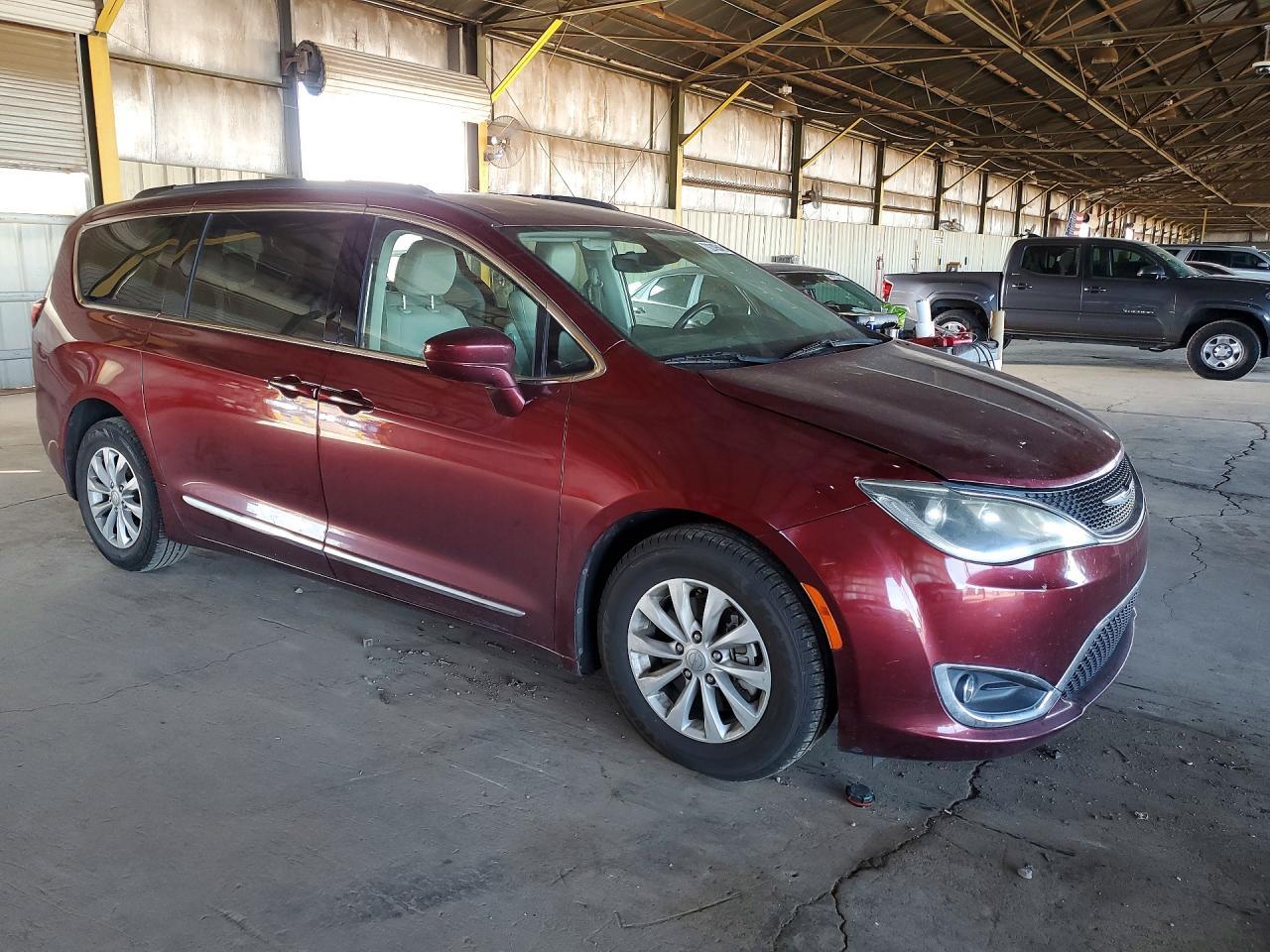 2017 Chrysler Pacifica Touring L - Image 4