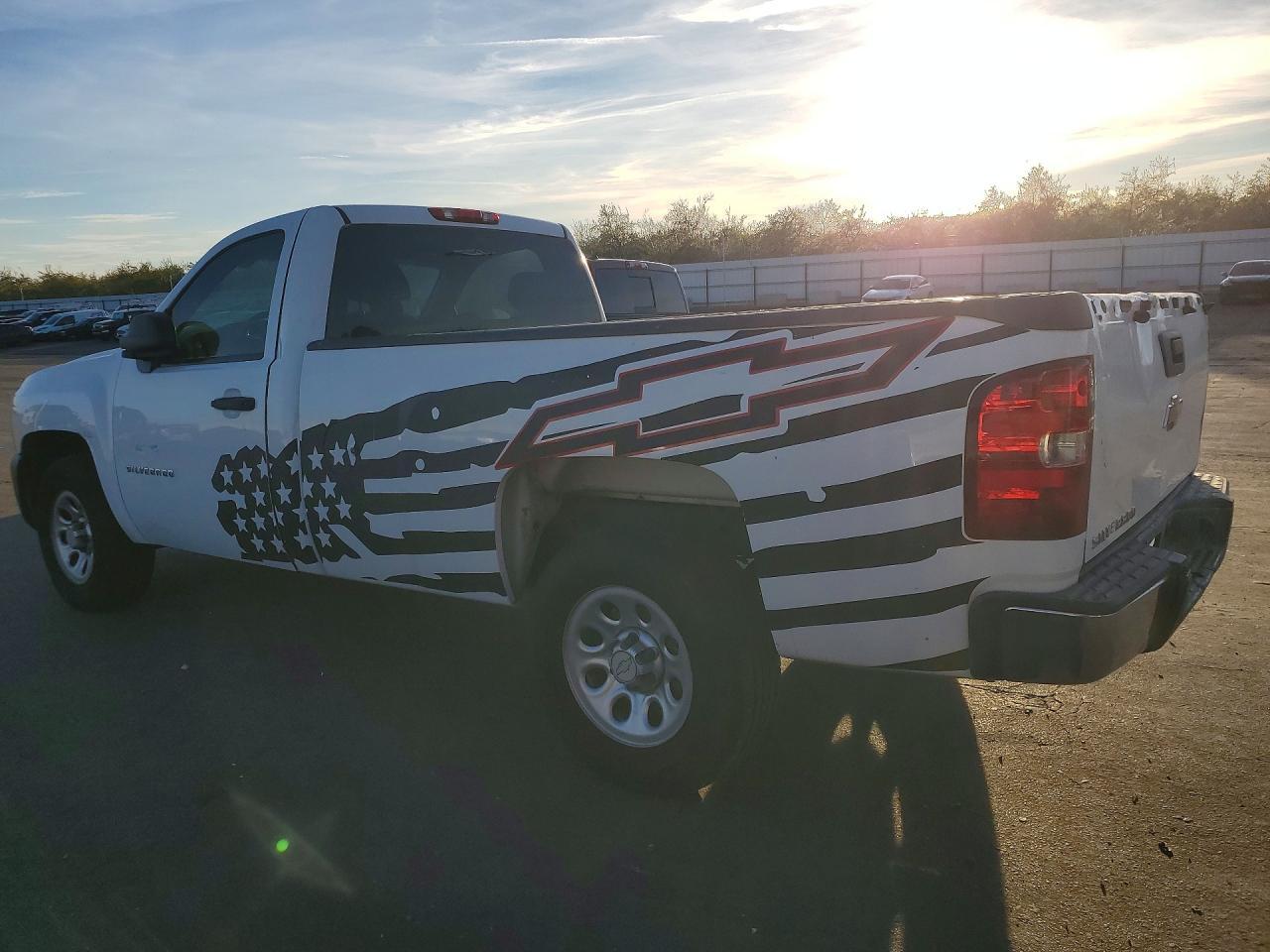 2010 Chevrolet Silverado C1500 - Image 2