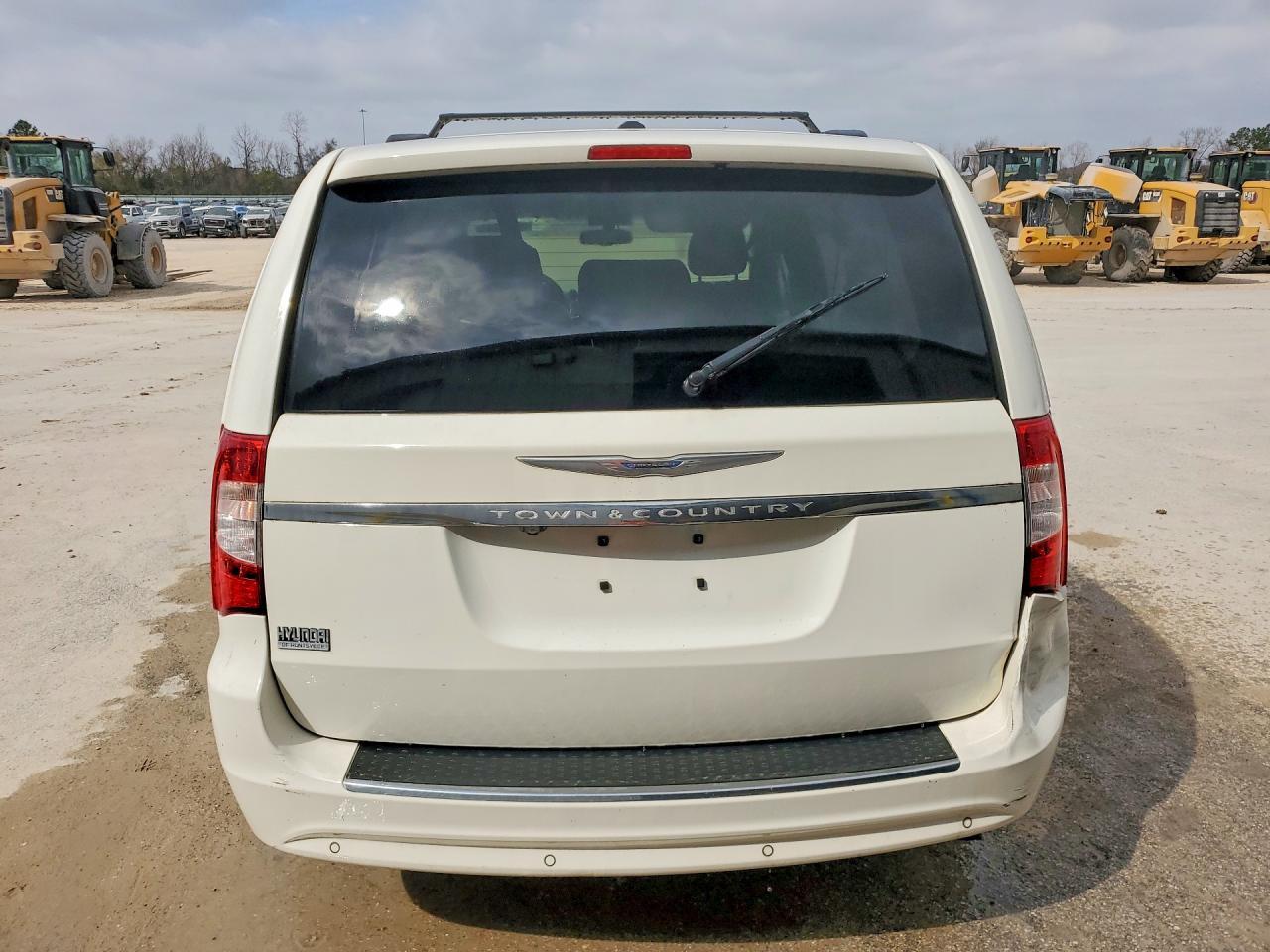 2012 Chrysler Town & Country Touring L - Фото 6