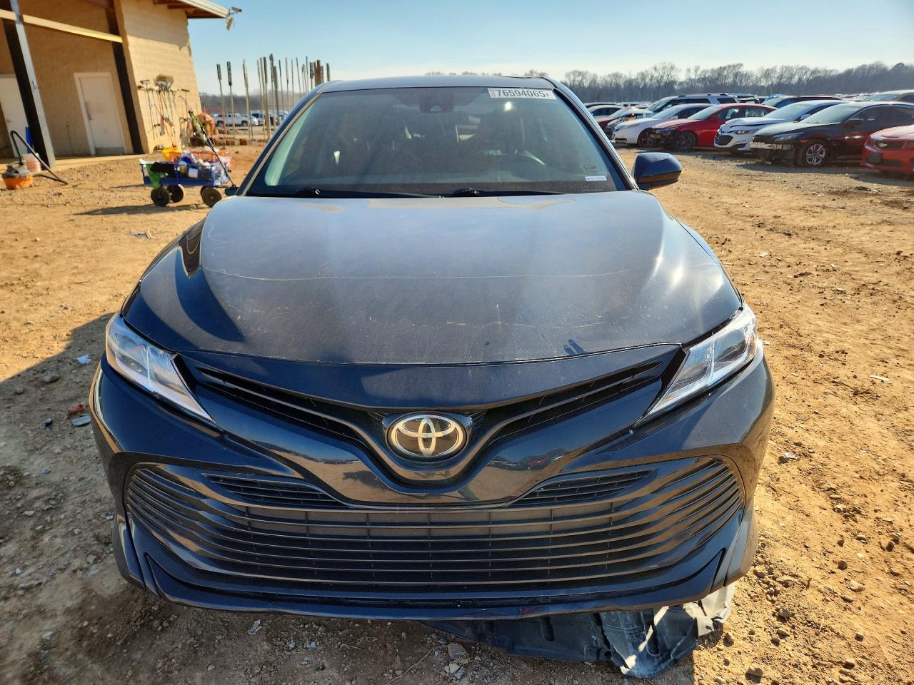 2020 Toyota Camry Le - Фото 5