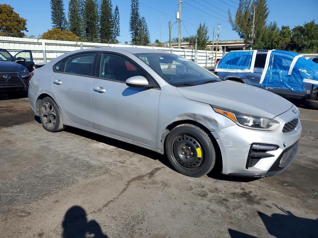 2021 Kia Forte Lxs - Image 4