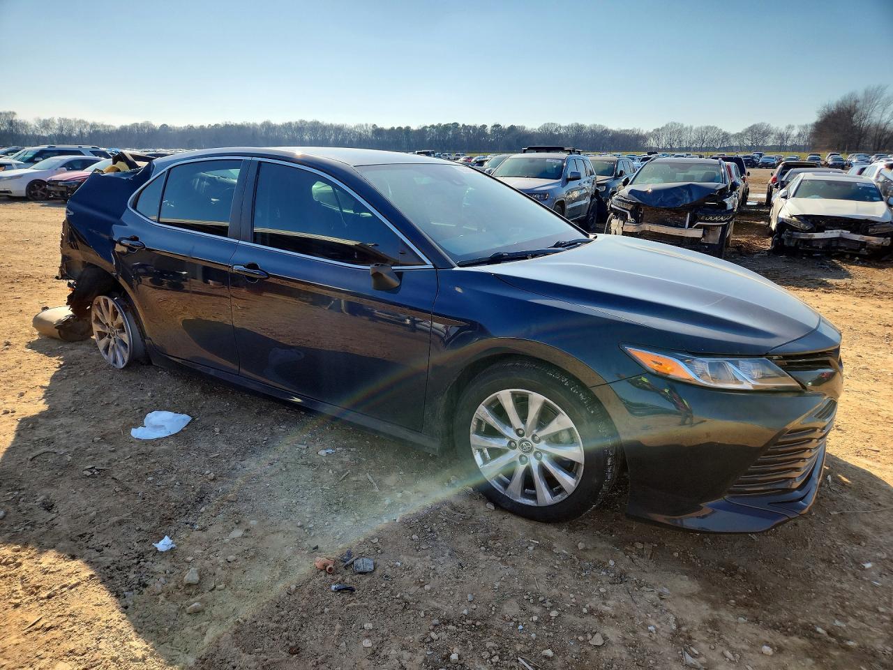 2020 Toyota Camry Le - Фото 4