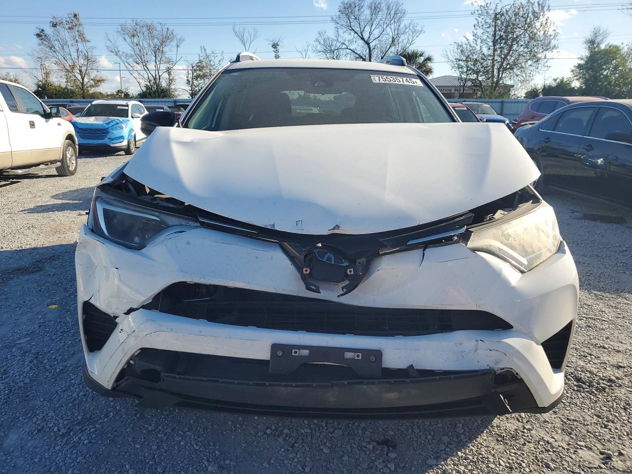2018 Toyota Rav4 Le - Image 5