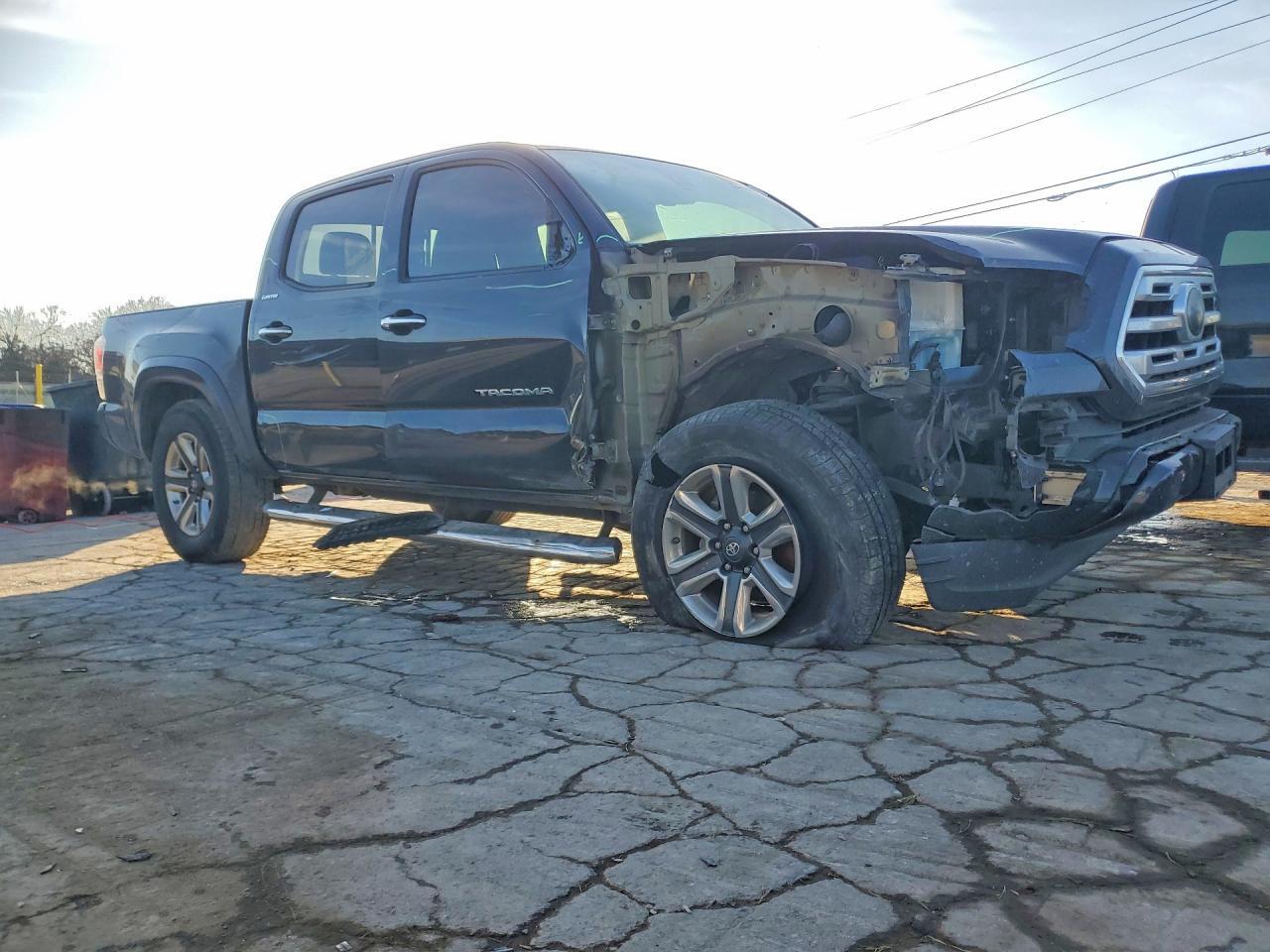 2018 Toyota Tacoma Double Cab - Image 4