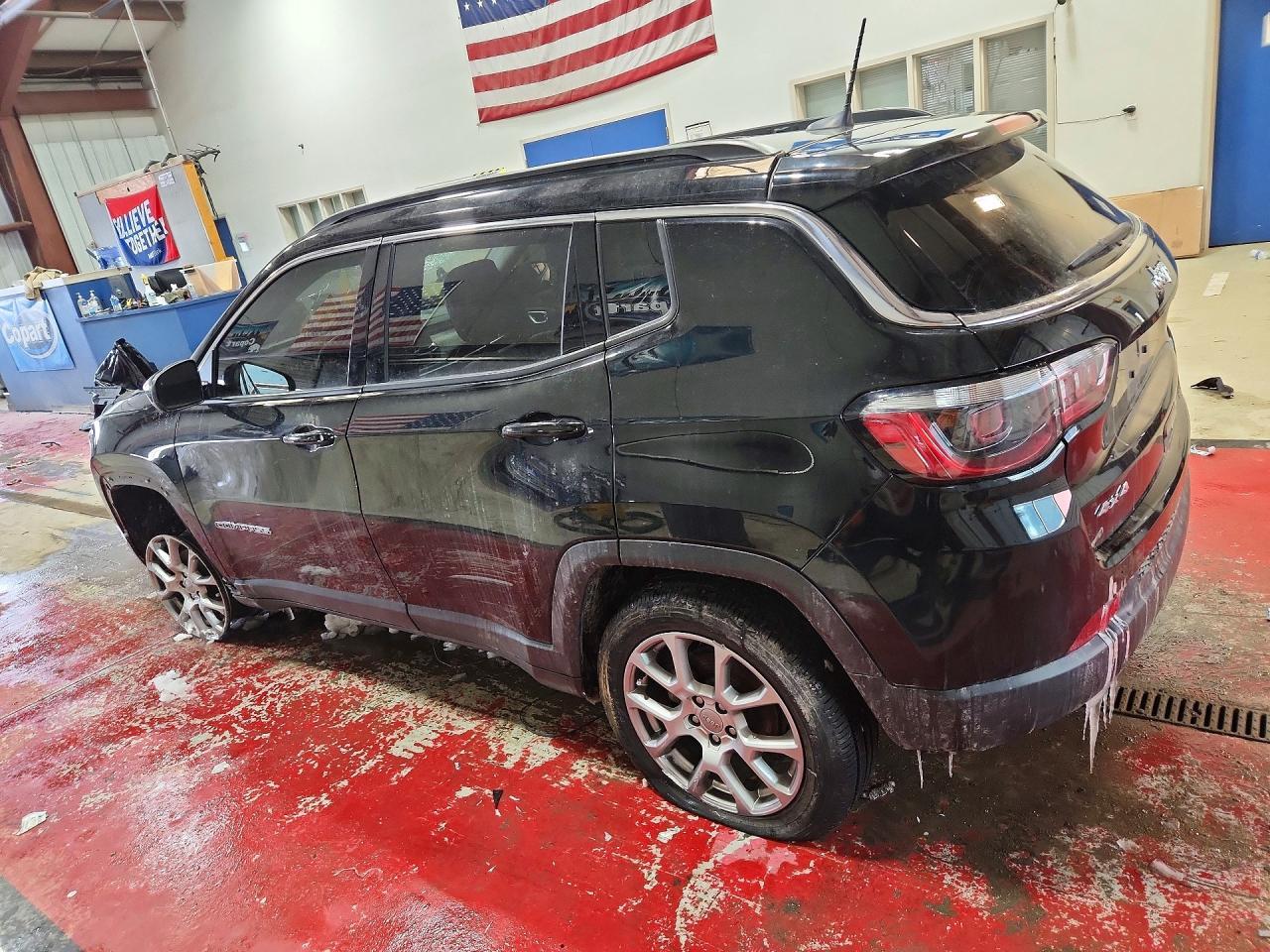 2022 Jeep Compass Latitude Lux - Image 2