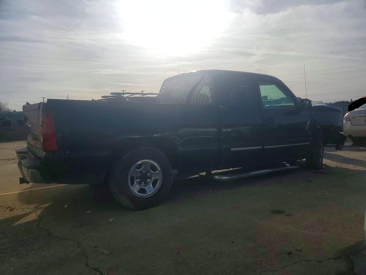 2004 Chevrolet Silverado C1500 - Image 3