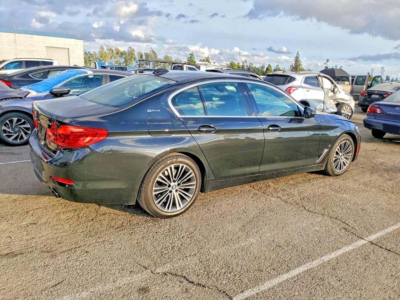 2019 BMW 530E - Image 3