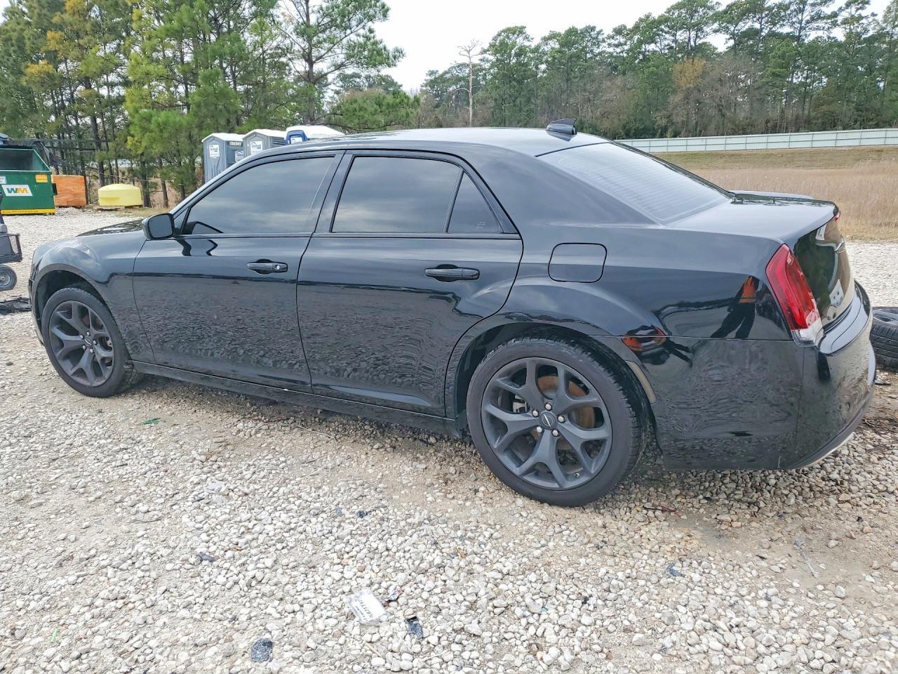 2022 Chrysler 300 Touring - Фото 2