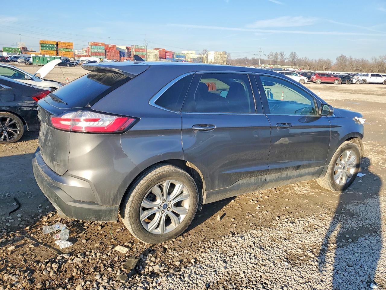 2022 Ford Edge Titanium - Фото 3