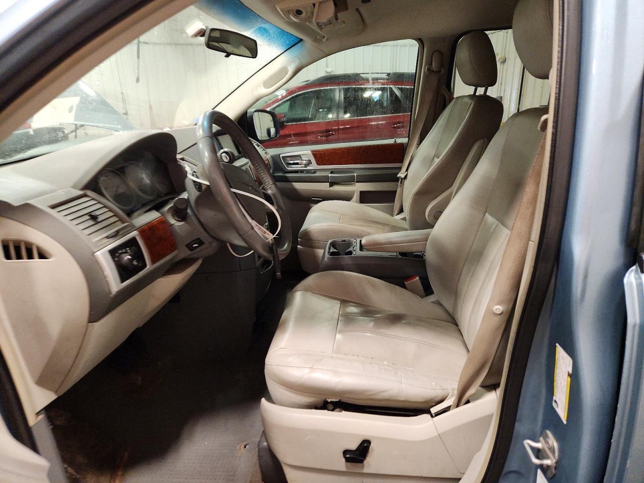 2009 Chrysler Town & Country Touring - Фото 7