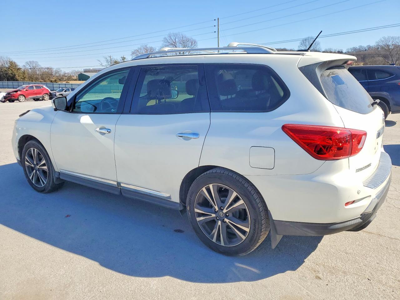 2017 Nissan Pathfinder S - Фото 2