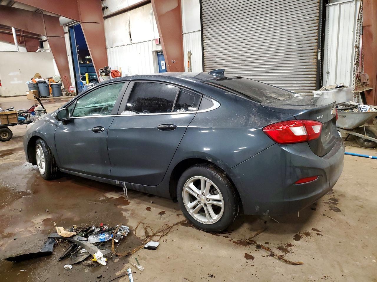 2018 Chevrolet Cruze Lt - Image 2