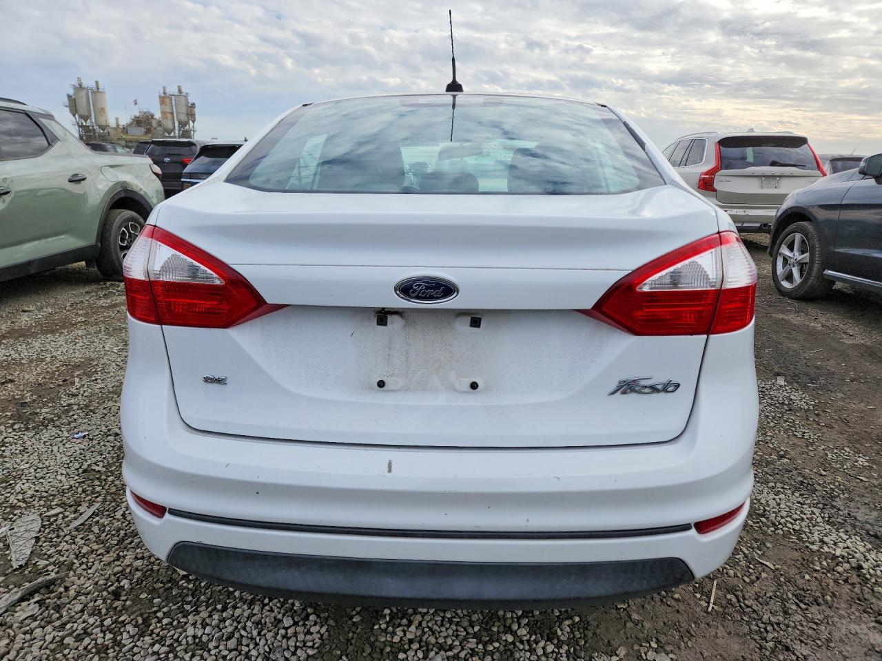 2016 Ford Fiesta Se - Фото 6