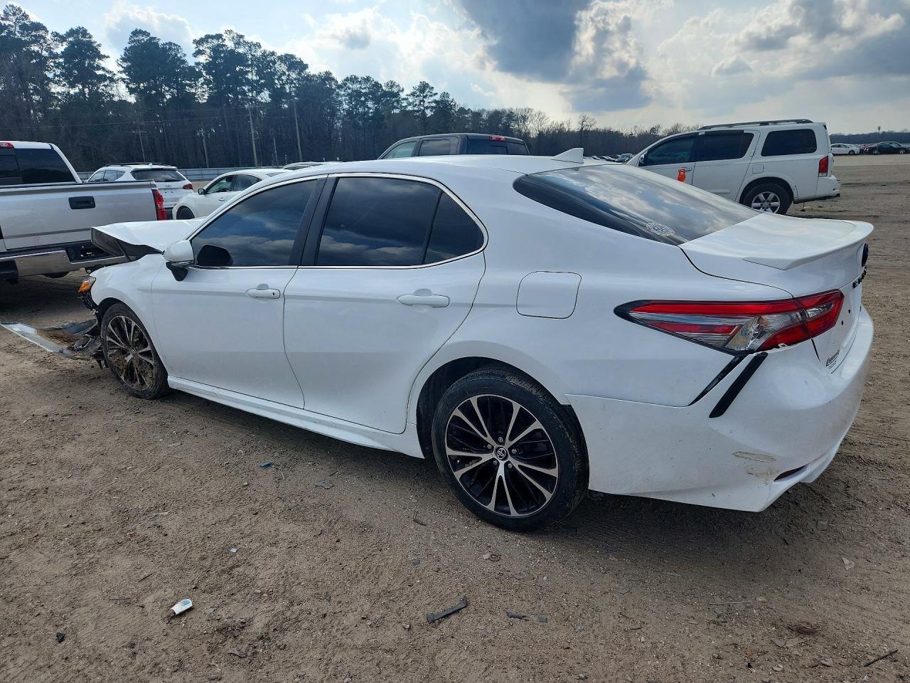 2019 Toyota Camry L - Image 2