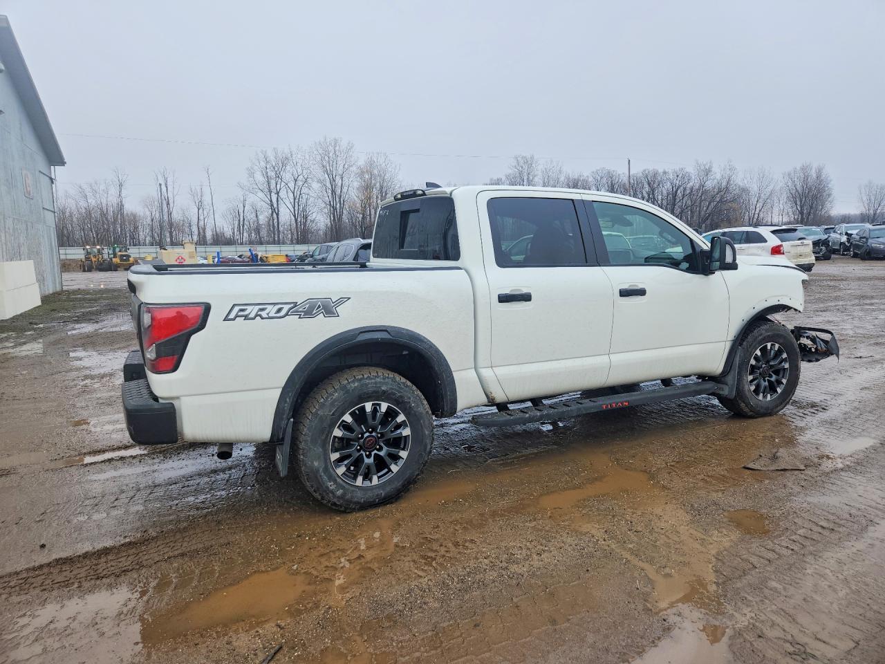 2024 Nissan Titan Pro-4X - Фото 3
