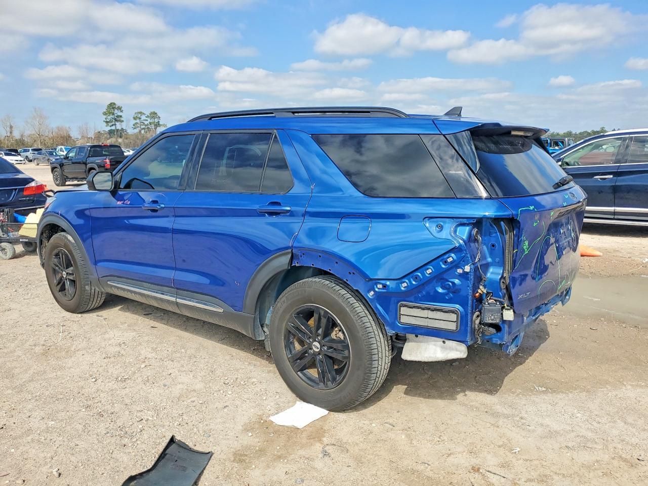 2022 Ford Explorer Xlt - Фото 2