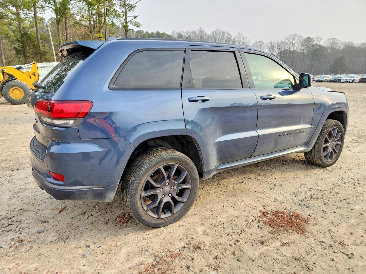 2021 Jeep Grand Cherokee Overland - Фото 3