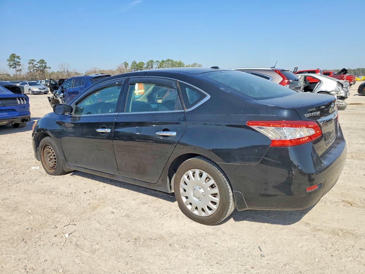 2015 Nissan Sentra S - Фото 2