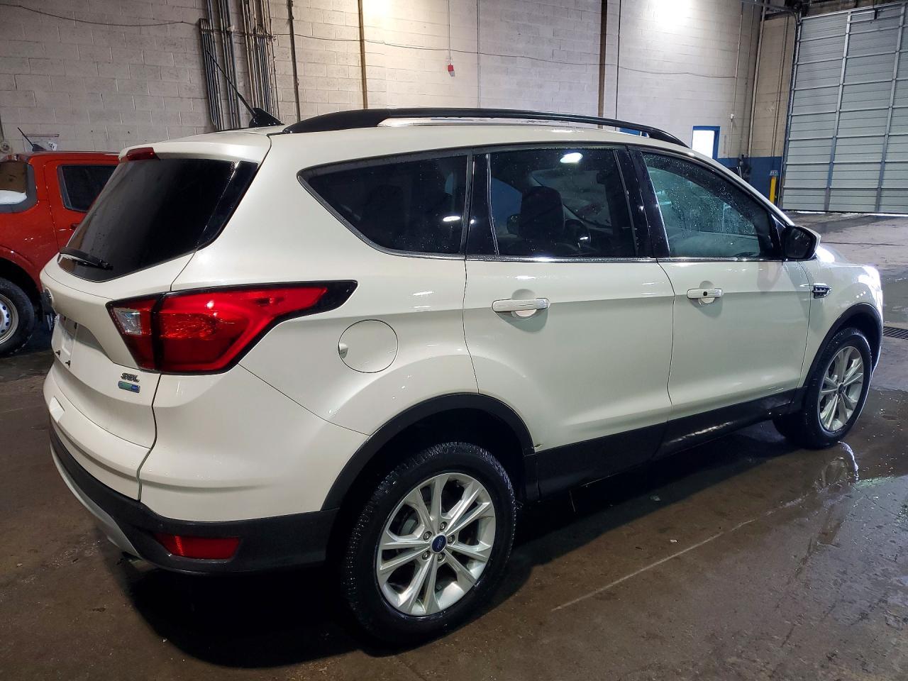 2019 Ford Escape Sel - Фото 3